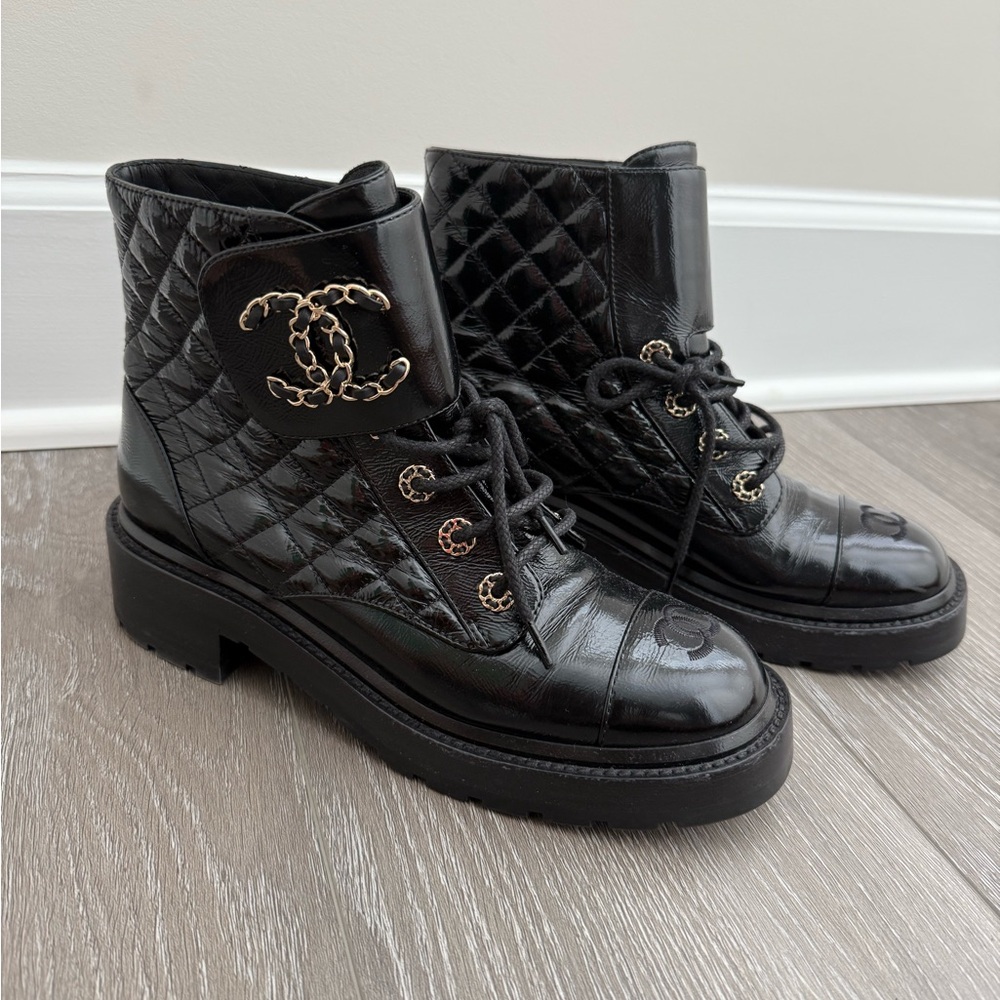 CHANEL Women's Chain CC Combat Boots Quilted Leather Size 39.5